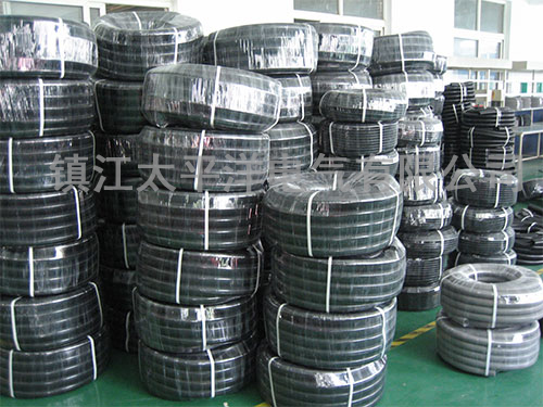 黑色(se)波紋尼(ni)龍軟管(guan)