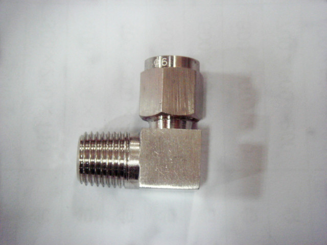 卡套(tao)彎通終(zhong)端接頭(tou)