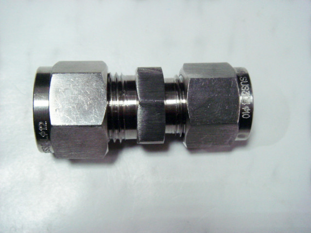 卡套(tao)異徑直(zhi)通接頭(tou)